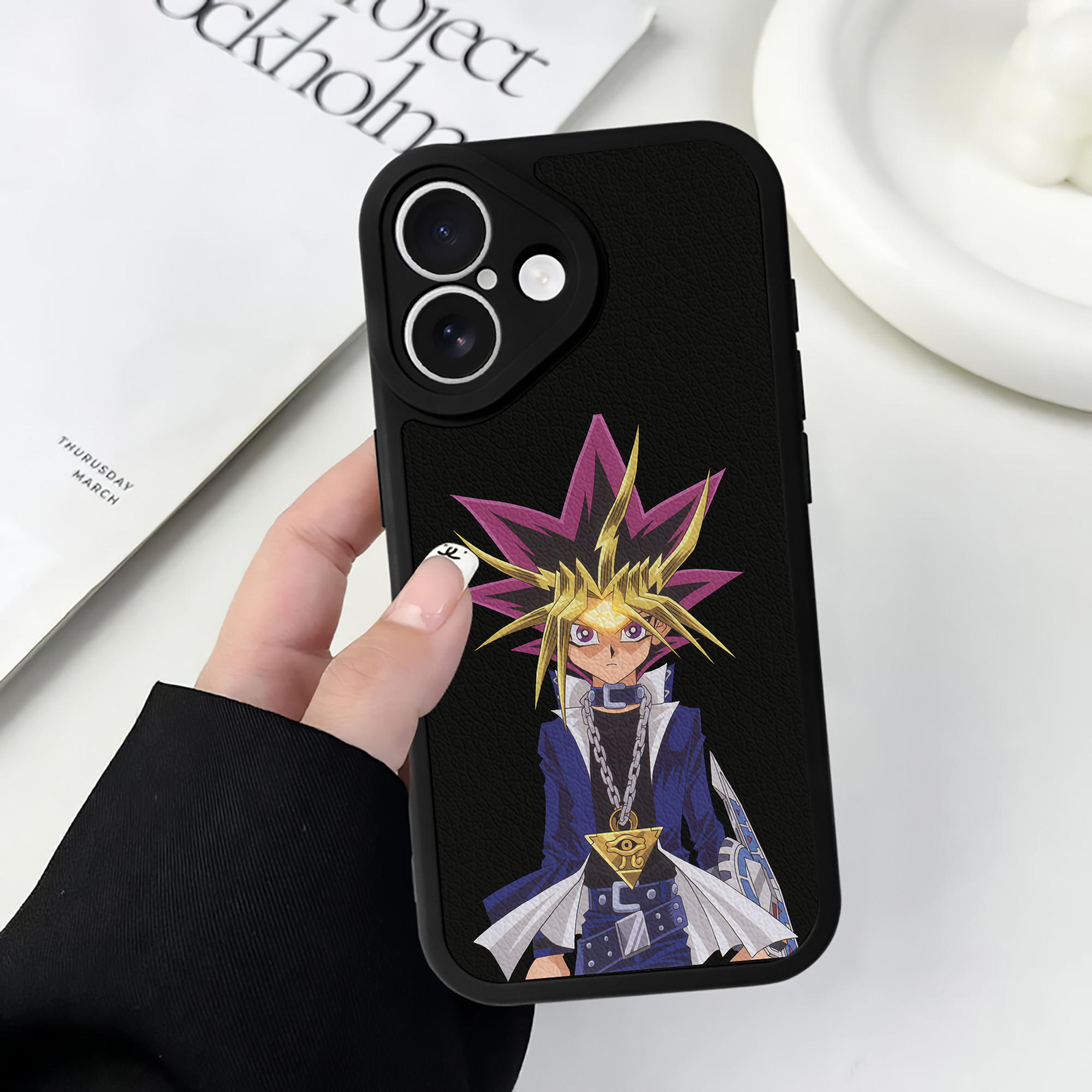 （画像用） 遊☆戯☆王 Yu-Gi-Oh! 【iPhone 16シリーズ対応】シリコンスマホケース（レザー調） 材質：シリコン